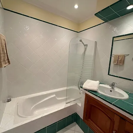 With Pool & Garden And Bbq Area Καρβοέιρο