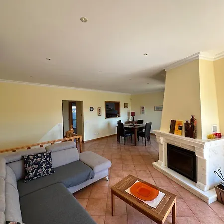 With Pool & Garden And Bbq Area Apartment *