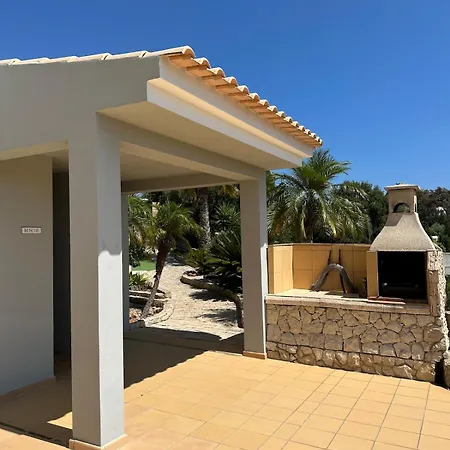 Apartment With Pool & Garden And Bbq Area