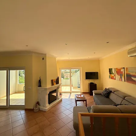 Apartment With Pool & Garden And Bbq Area *
